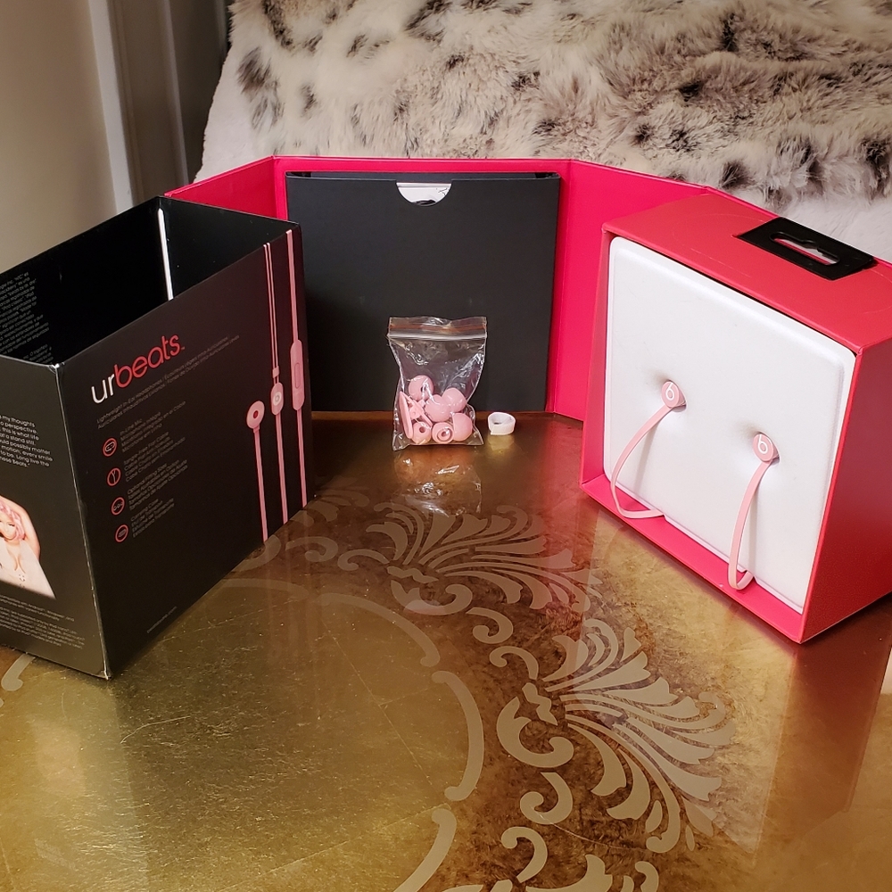 Nicki Minaj Pink URBEATS